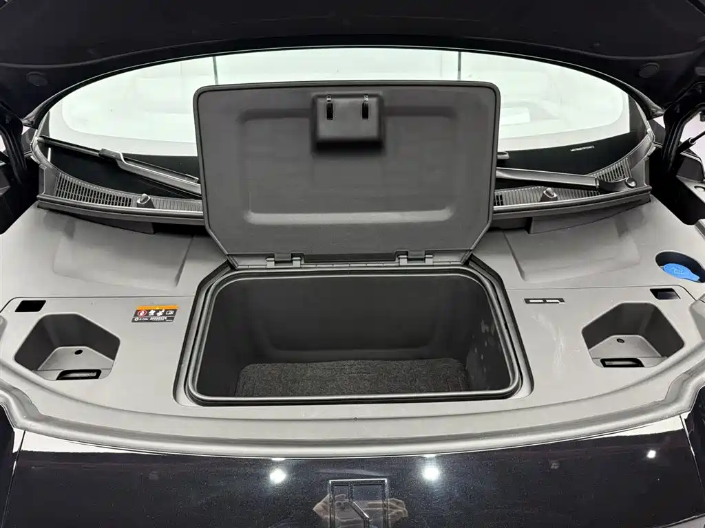 Zeekr 009 2024 Executive 6-Seater AWD 108kWh