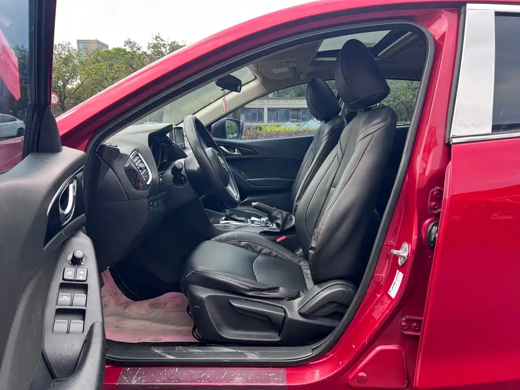 Mazda 3 Axela 2014 Sedan 1.5L Automatic Luxury