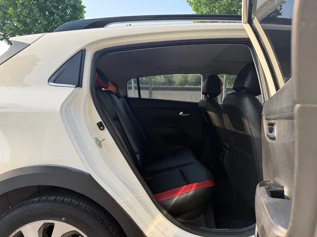 Kia KX Cross 2017 1.4L AT GLS