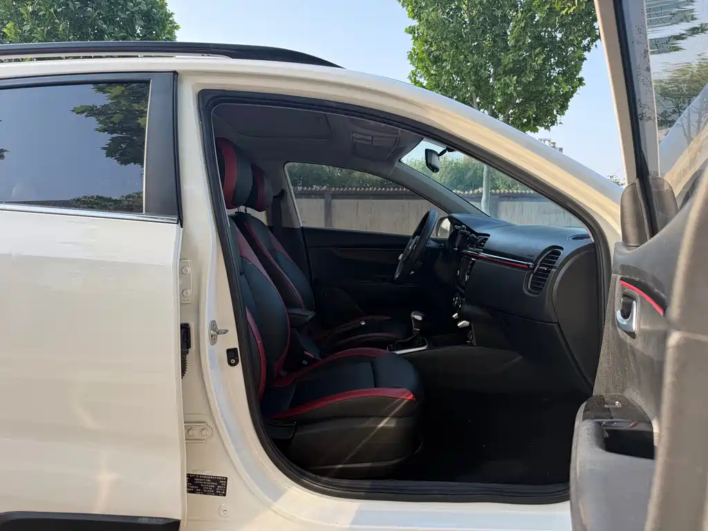 Kia KX Cross 2017 1.4L AT GLS