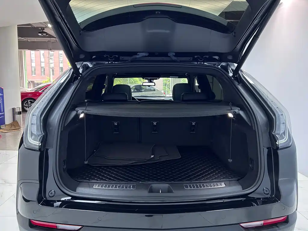 Cadillac XT4 2018 28T Luxury Sport FWD