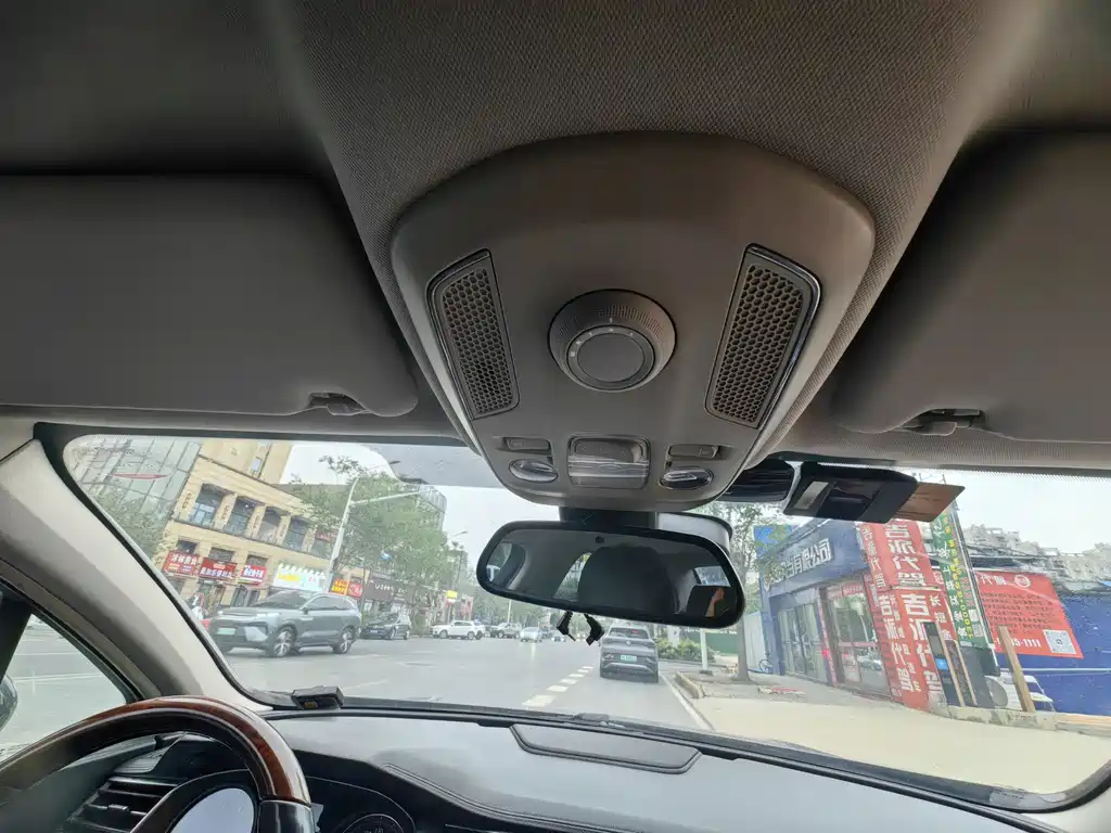 Dongfeng A9 2016 1.8T Prestige Edition