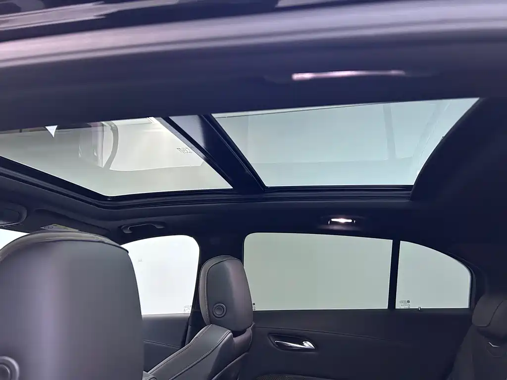Cadillac XT4 2018 28T Luxury Sport FWD
