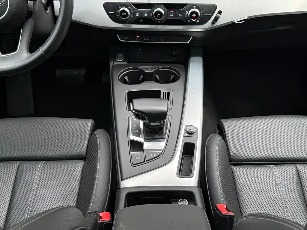 Audi A4L 2020 40 TFSI Fashion Dynamic Trim