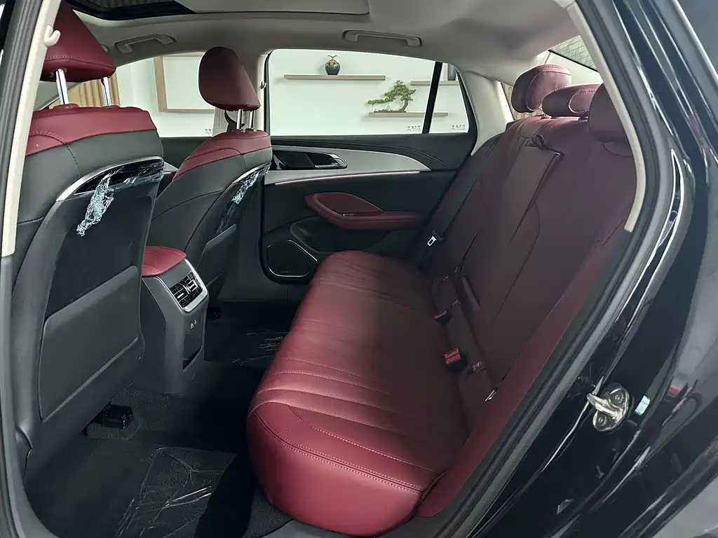Hongqi H5 2025 2.0T Automatic Qi Chang Edition