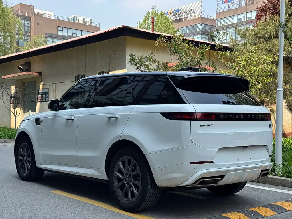 Range Rover Sport 2023 400PS Dynamic SE