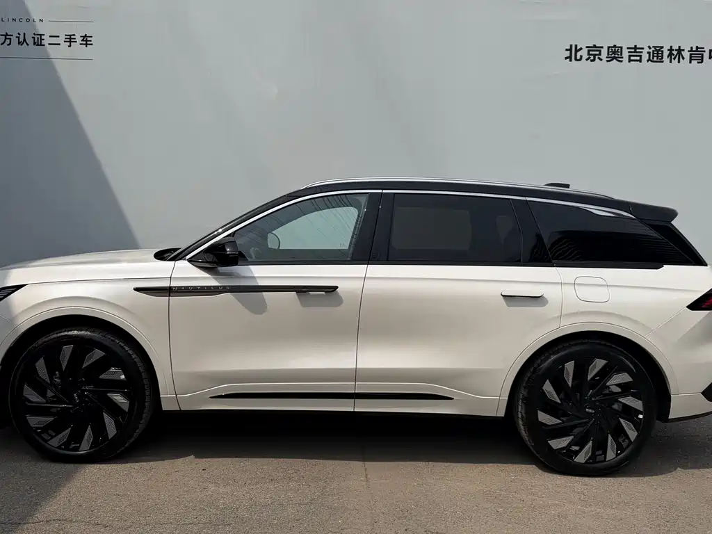 Lincoln Nautilus 2025 2.0T AWD President Hybrid Edition