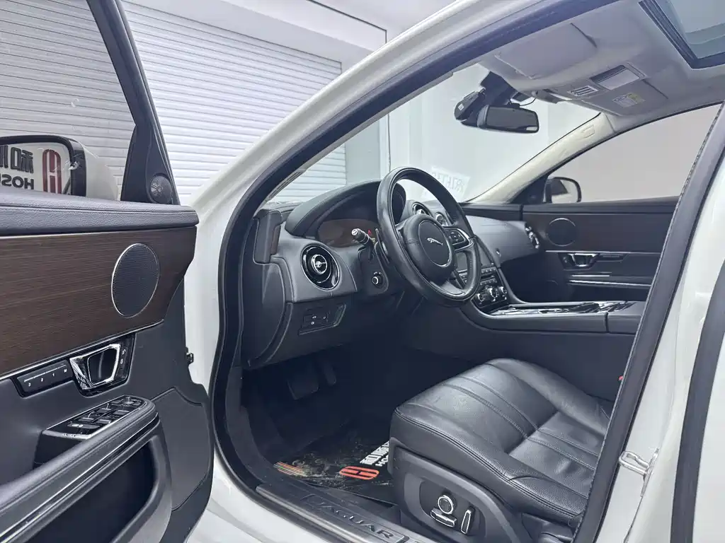 Jaguar XJ 2016 XJL 2.0T RWD Elegant Business Edition