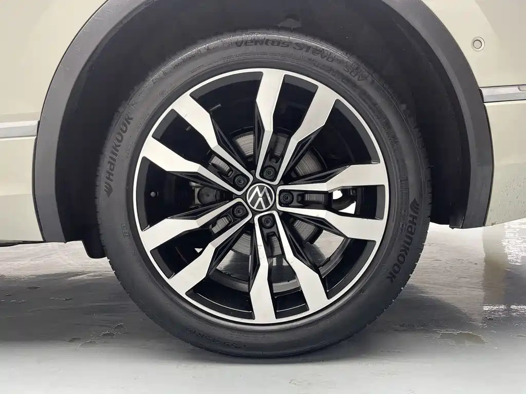 Volkswagen Tiguan L 2021 330TSI Automatic FWD R-Line Yuexiang Edition