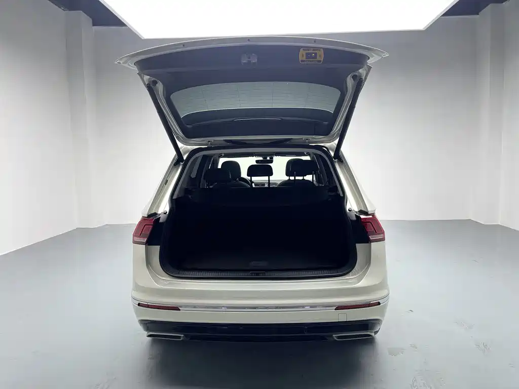 Volkswagen Tiguan L 2021 330TSI Automatic FWD R-Line Yuexiang Edition