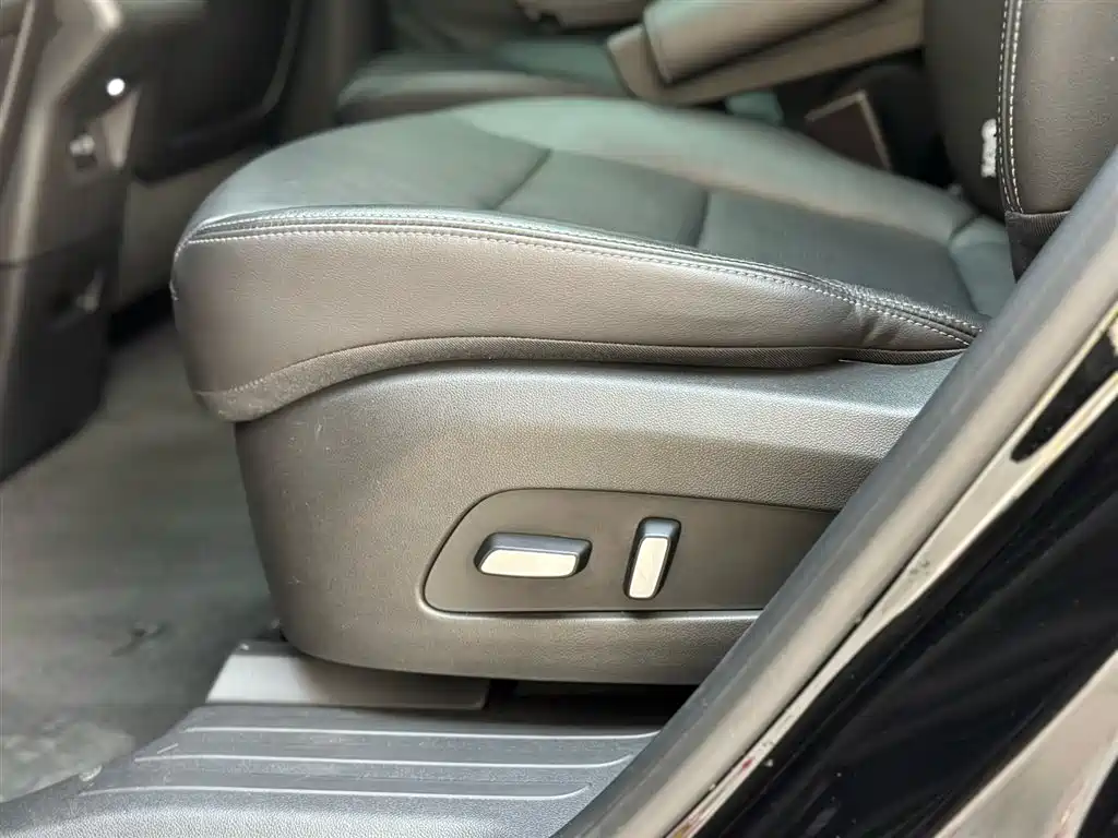 Cadillac XT6 2025 2.0T AWD 6-Seater Luxury Executive Classic Edition