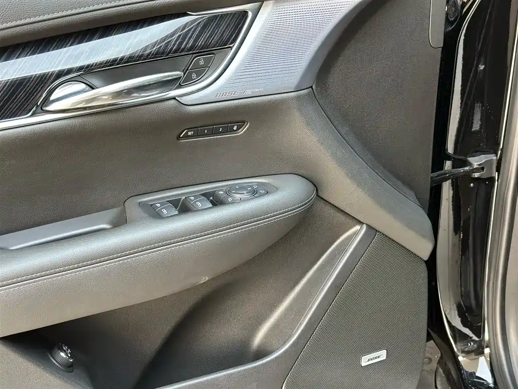 Cadillac XT6 2025 2.0T AWD 6-Seater Luxury Executive Classic Edition