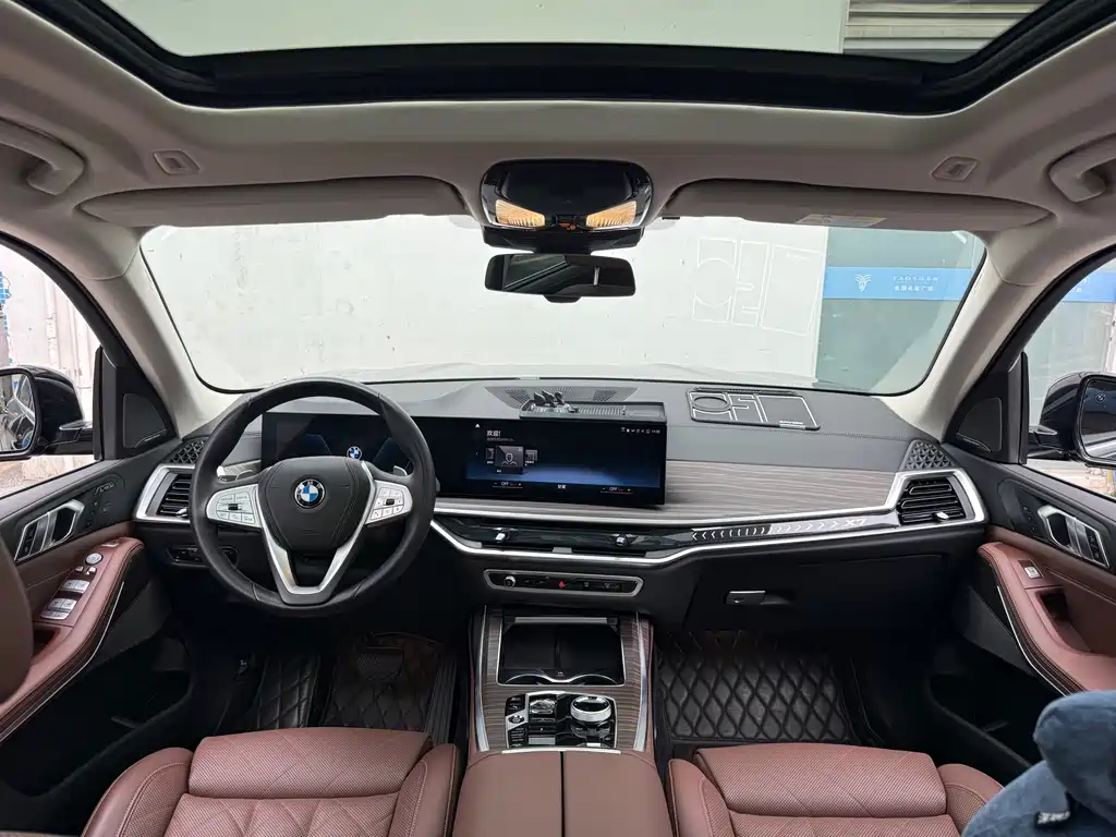 BMW X7 2023 xDrive40i Leading Trim Luxury Package