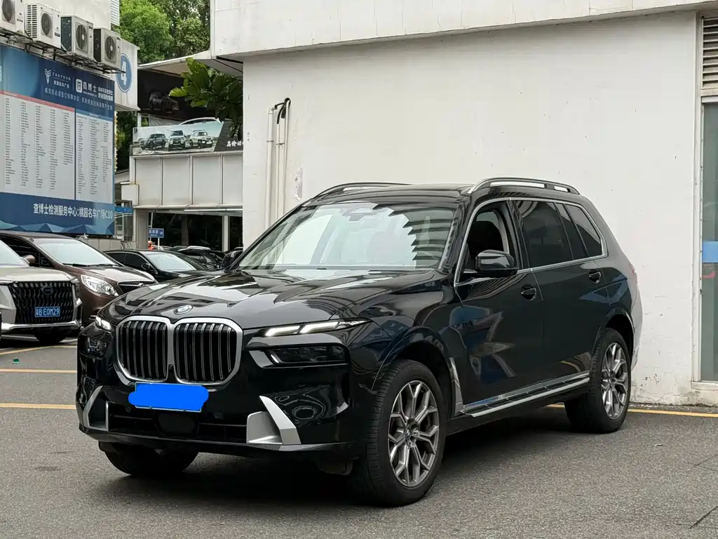 BMW X7 2023 xDrive40i Leading Trim Luxury Package