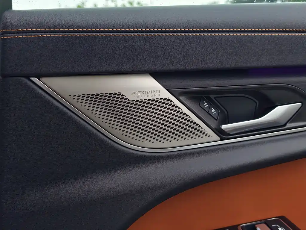 Jaguar XFL 2024 2.0T P300 AWD Flagship Sport Edition