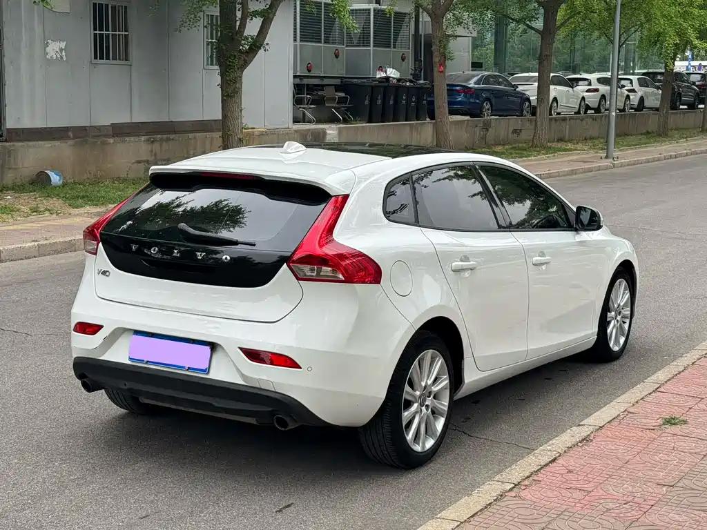 Volvo V40 2015 1.6T Kinetic