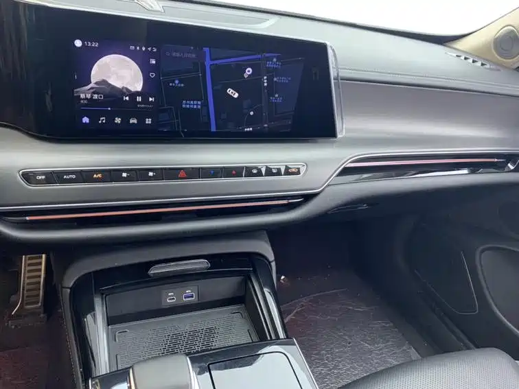 Hongqi H9 2024 2.0T Qichang Private Edition