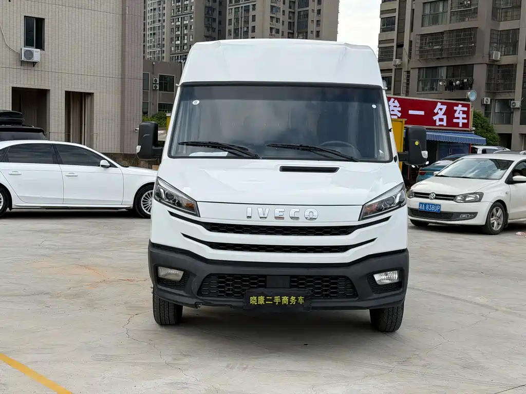 Iveco Daily 2023 2.5T A37M1 Long Wheelbase Medium Roof Dual Rear Wheels Manual Door 5-9 Seats