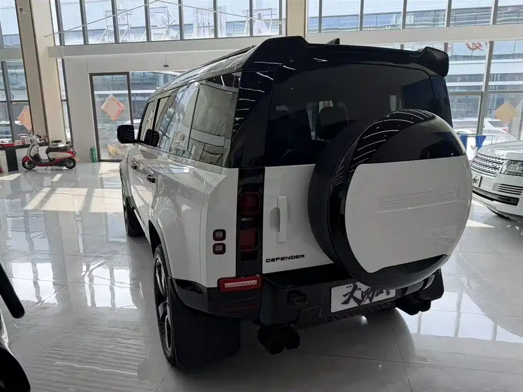 Land Rover Defender 110 3.0T P400 X-DYNAMIC HSE 2023