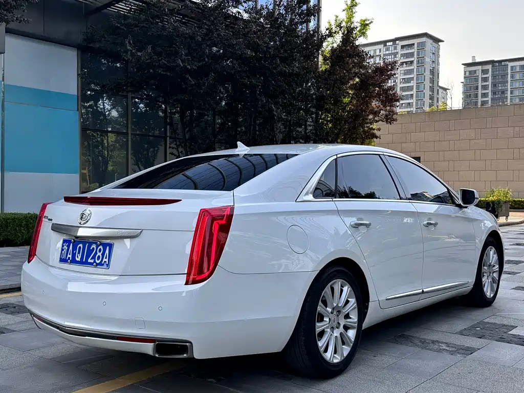 Cadillac XTS 2013 28T Elegant Edition