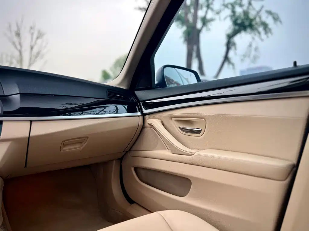 BMW 5 Series 2012 523Li Luxury