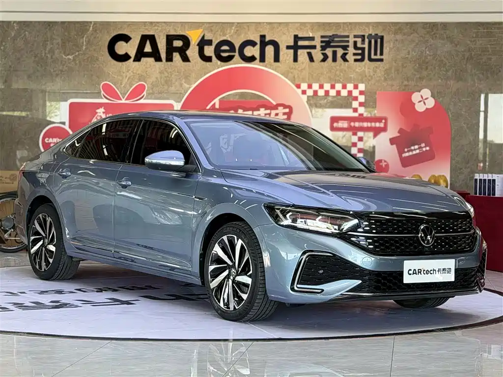 Volkswagen Passat 2022 330TSI Starlight Premium Edition