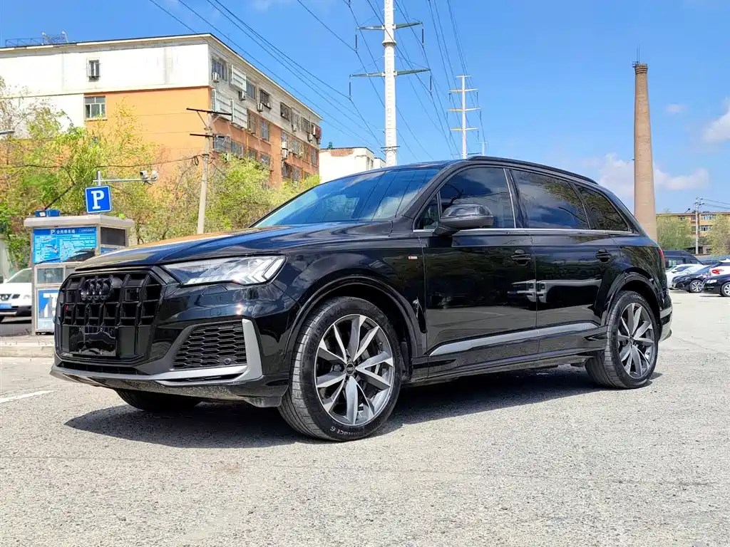 Audi Q7 2023 55 TFSI quattro S line Sport