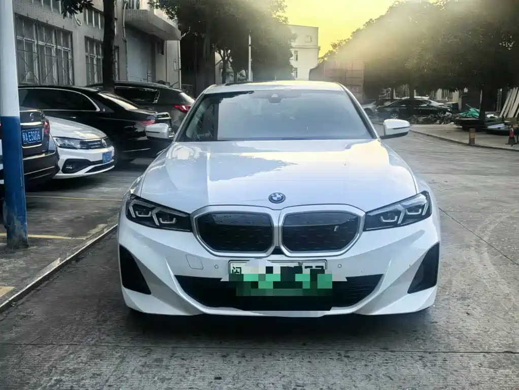 BMW i3 2022 eDrive 35 L