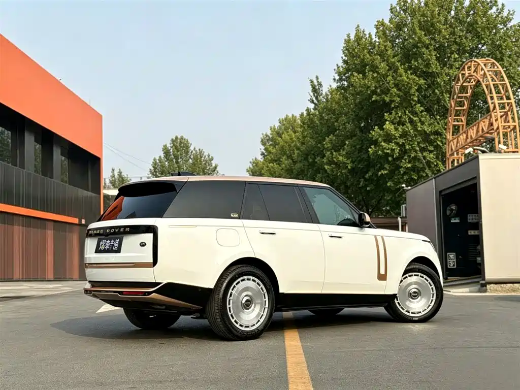 Range Rover 2024 3.0 L6 360PS Vogue