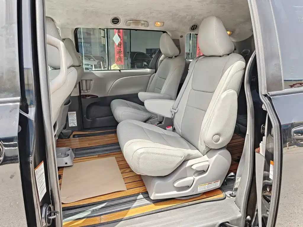 2018 Toyota Sienna 3.5L US Spec