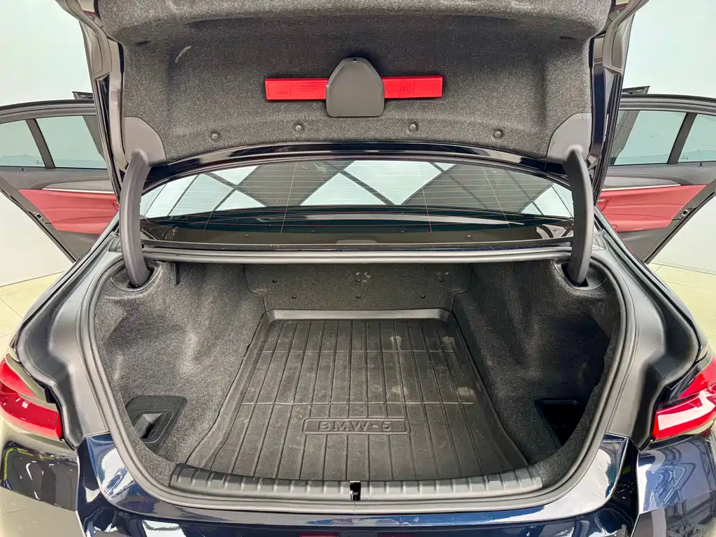 BMW 5 Series 2022 530Li Leading Edition M Sport Package