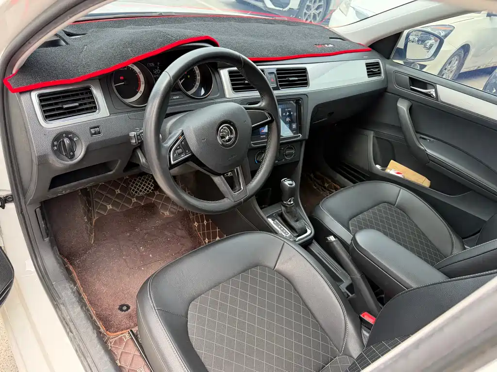 Skoda Rapid Spaceback 2018 1.6L Automatic Comfort Edition