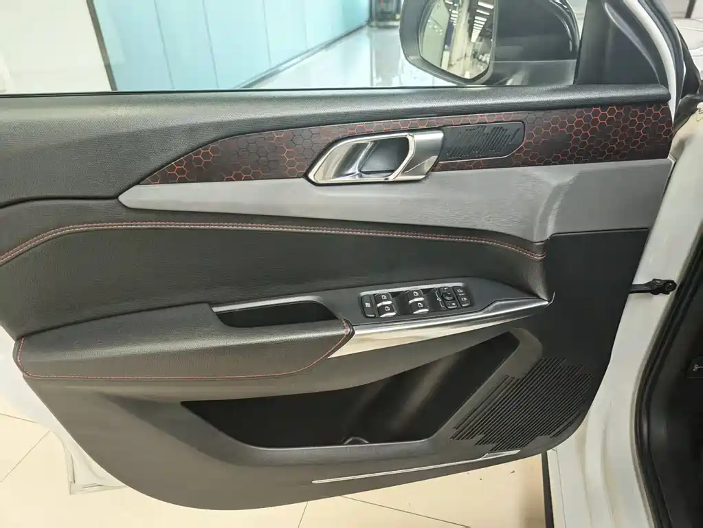 Lynk & Co 03 2018 1.5TD DCT Pro