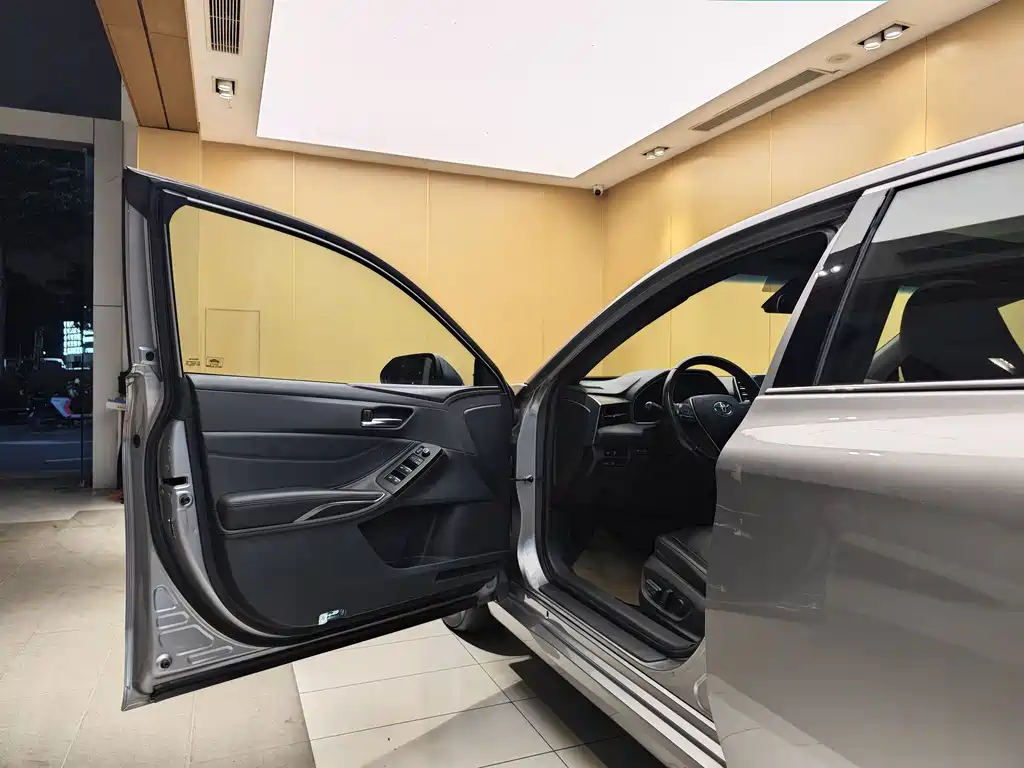 2019 Toyota Avalon Hybrid 2.5L Luxury Edition China V