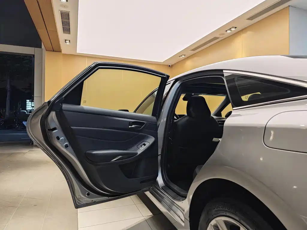 2019 Toyota Avalon Hybrid 2.5L Luxury Edition China V