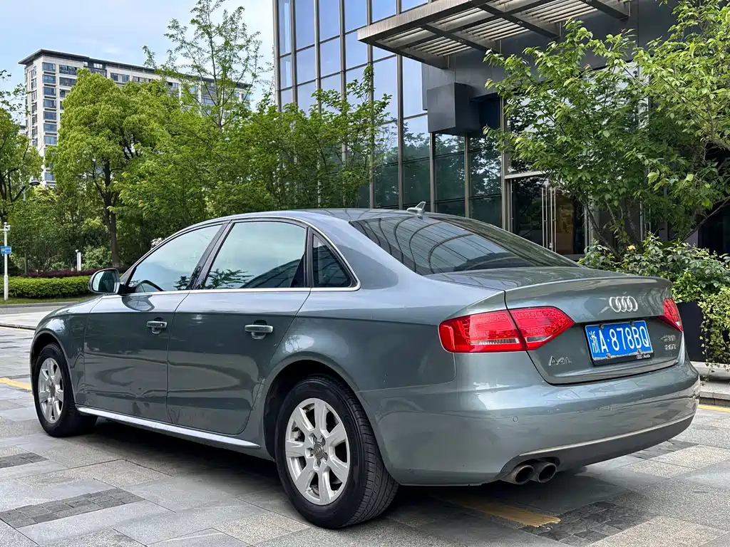 Audi A4L 2011 2.0 TFSI Standard