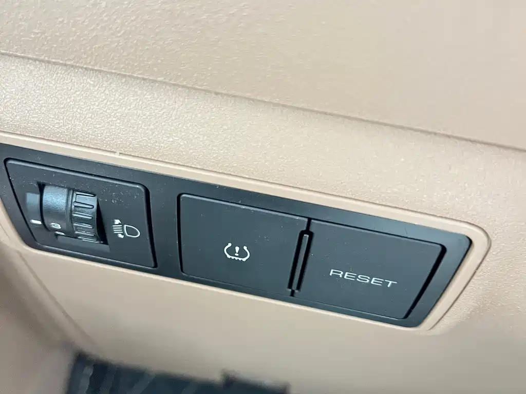 Hongguang MINIEV 2025 4th Generation 4-Door Advanced Edition
