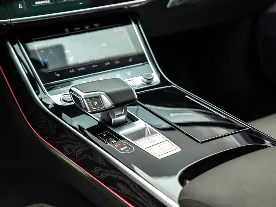 Audi A8L 2025 45 TFSI quattro Luxury