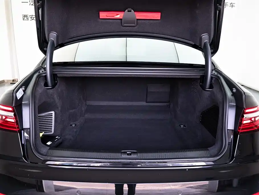 Audi A8L 2025 45 TFSI quattro Luxury