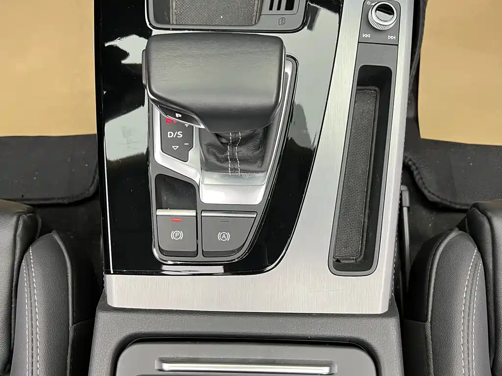 Audi Q5L 2021 40 TFSI Fashion Dynamic