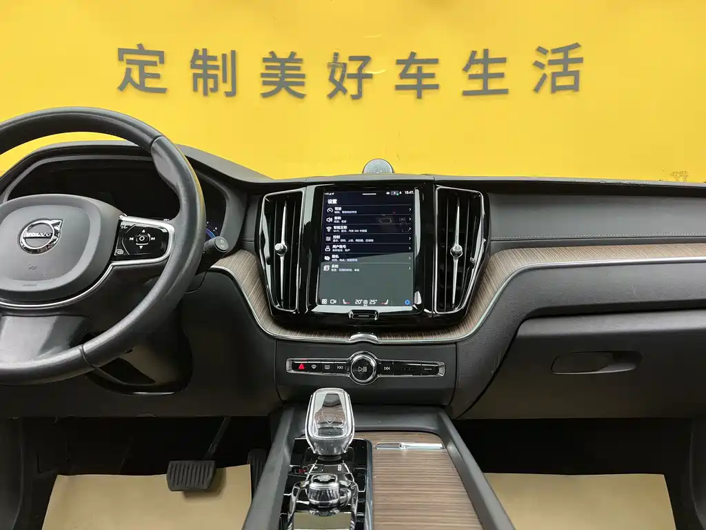 Volvo XC60 2022 B5 AWD Zhiyuan Luxury Edition