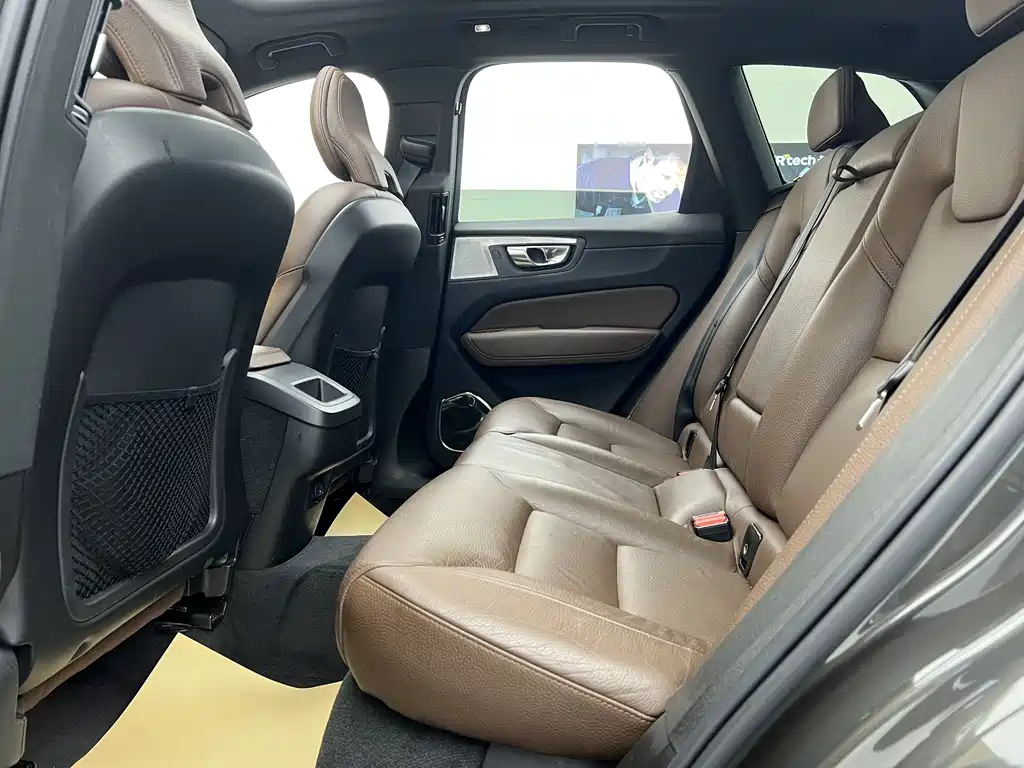 Volvo XC60 2022 B5 AWD Zhiyuan Luxury Edition