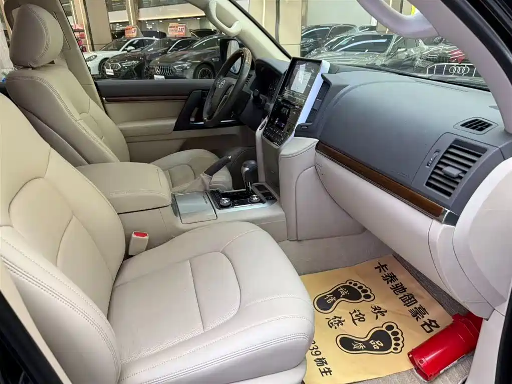 Land Cruiser (Import) 2019 4.6L Middle East Edition