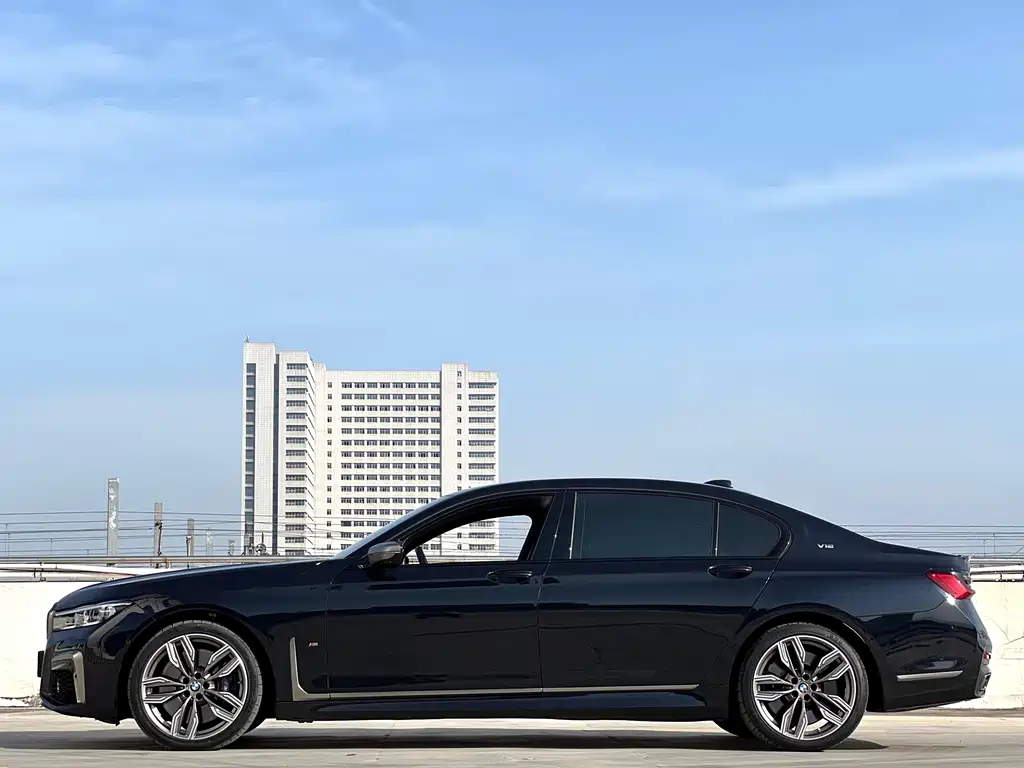 BMW 7 Series 2019 M760Li xDrive V12 M Sport Package