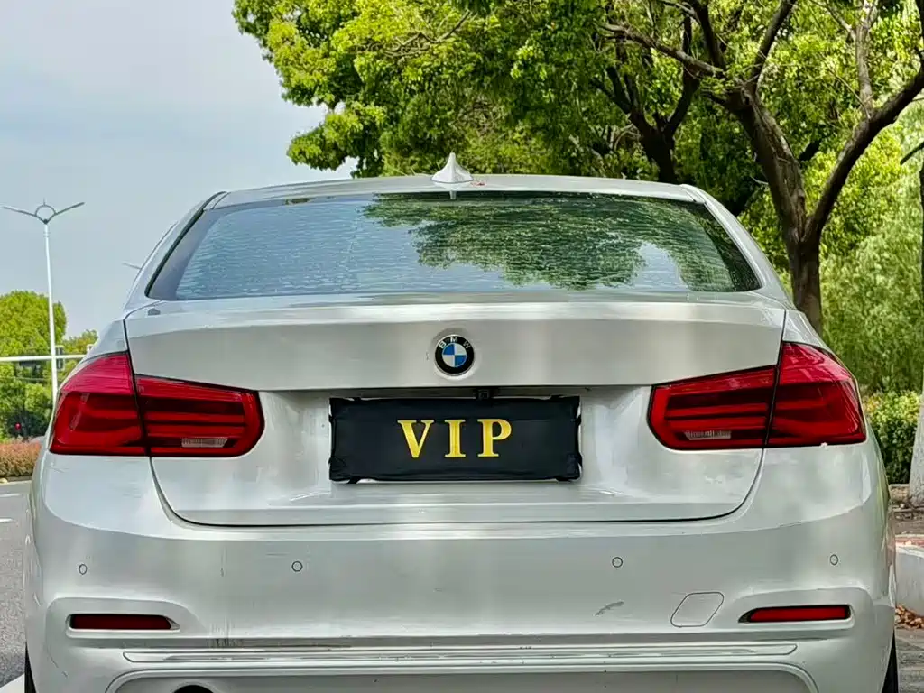 BMW 3 Series 2018 318i
