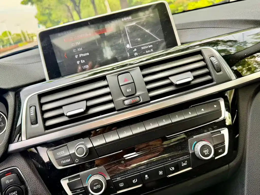 BMW 3 Series 2018 318i