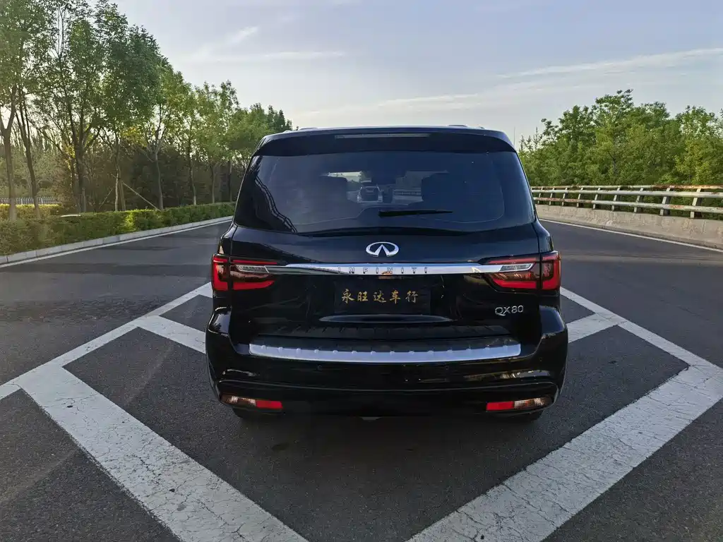 Infiniti QX80 2016 5.6L 4WD