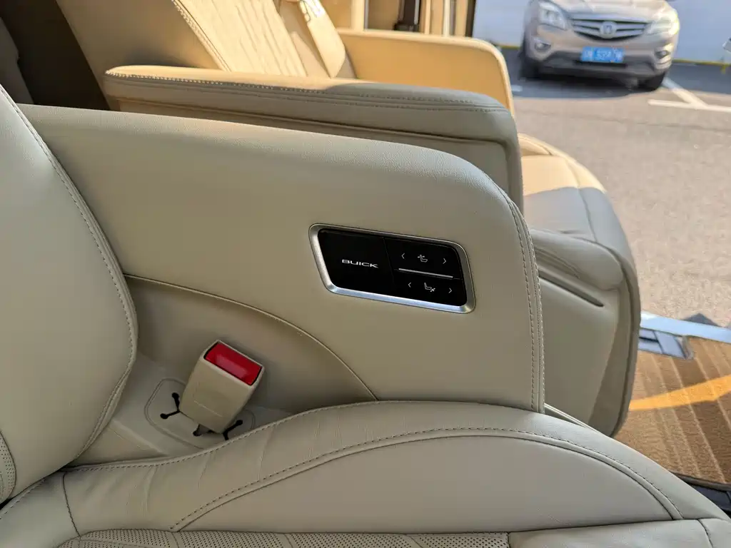 Buick GL8 2022 ES Land Business Class 653T Luxury Model
