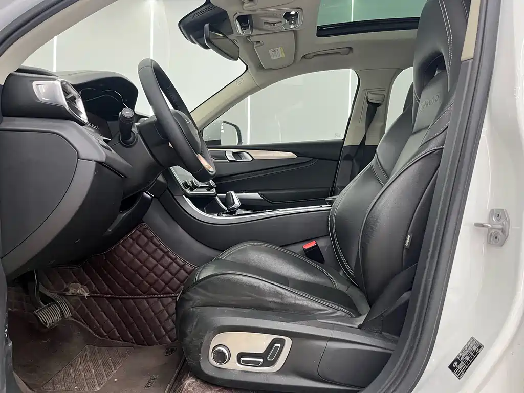 Lynk & Co 01 2017 2.0T FWD Pro