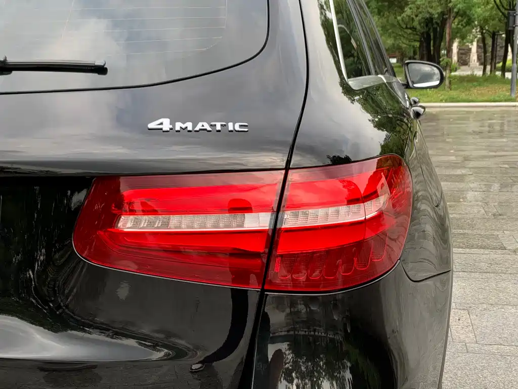 Mercedes-Benz GLC 260 4MATIC Luxury Edition 2018